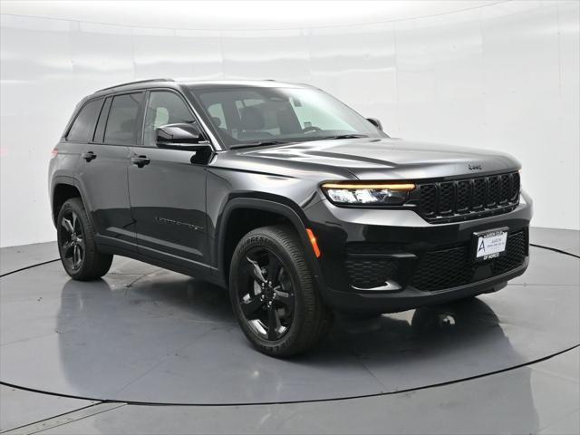 new 2025 Jeep Grand Cherokee car, priced at $38,925