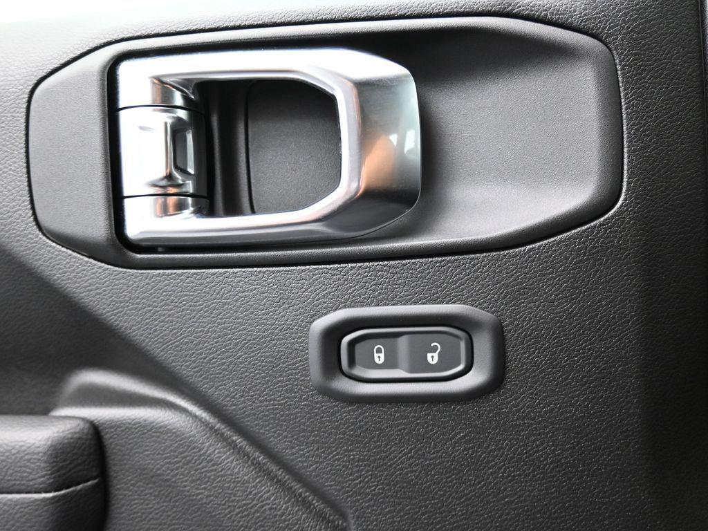 new 2025 Jeep Wrangler car, priced at $34,685