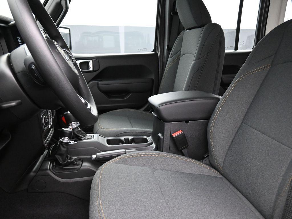 new 2025 Jeep Wrangler car, priced at $34,685