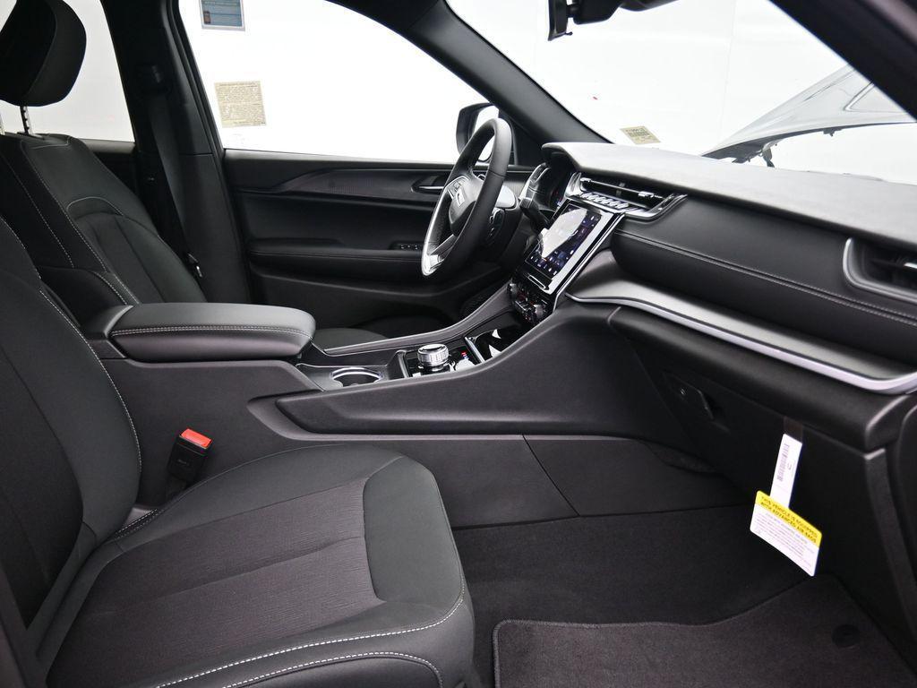 new 2025 Jeep Grand Cherokee L car, priced at $33,140