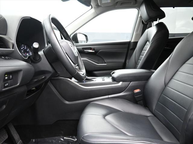 used 2023 Toyota Highlander car, priced at $35,116