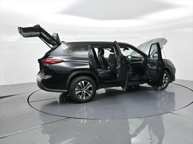 used 2023 Toyota Highlander car, priced at $35,116
