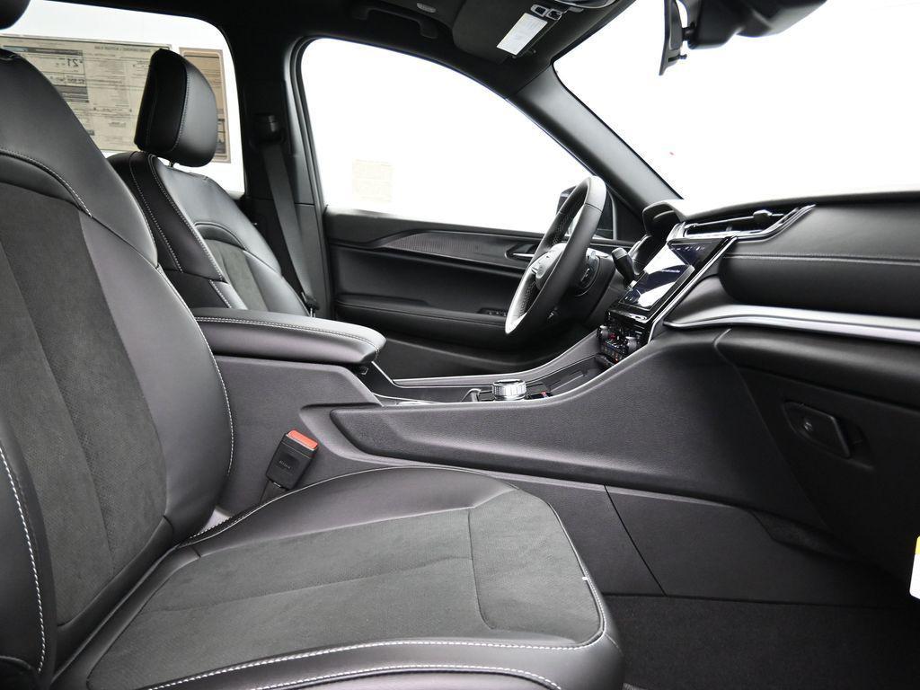 new 2025 Jeep Grand Cherokee L car, priced at $41,884