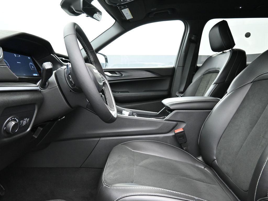 new 2025 Jeep Grand Cherokee L car, priced at $41,884