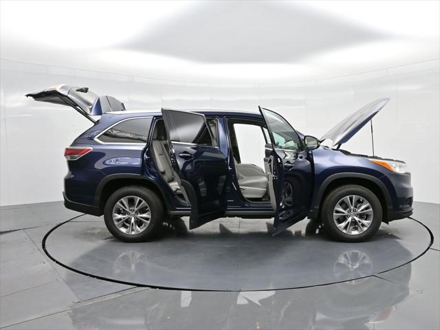 used 2014 Toyota Highlander car, priced at $15,988