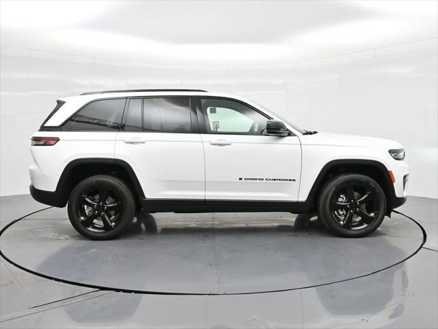 new 2025 Jeep Grand Cherokee car, priced at $42,825