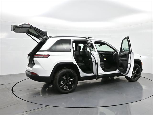 new 2025 Jeep Grand Cherokee car, priced at $42,825