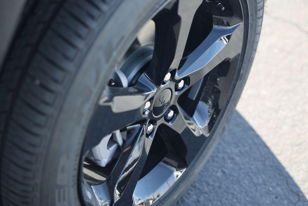 new 2025 Jeep Grand Cherokee car, priced at $38,824