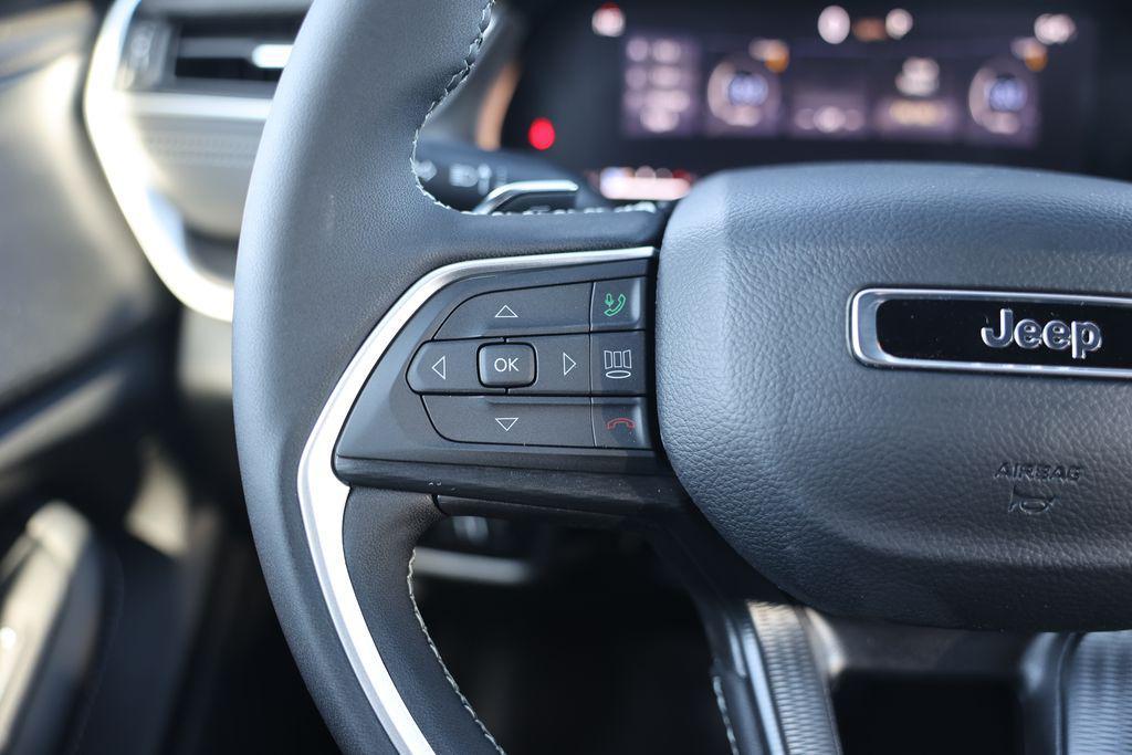 new 2025 Jeep Grand Cherokee car, priced at $38,824