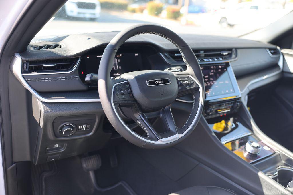 new 2025 Jeep Grand Cherokee car, priced at $38,824