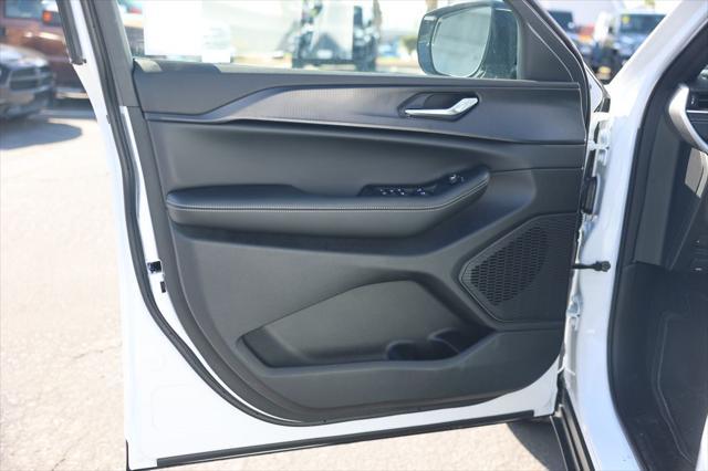 new 2025 Jeep Grand Cherokee car, priced at $41,830
