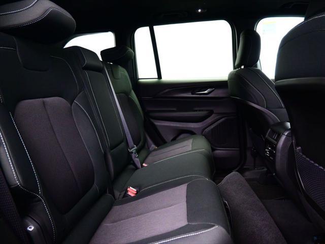 new 2025 Jeep Grand Cherokee car, priced at $37,800