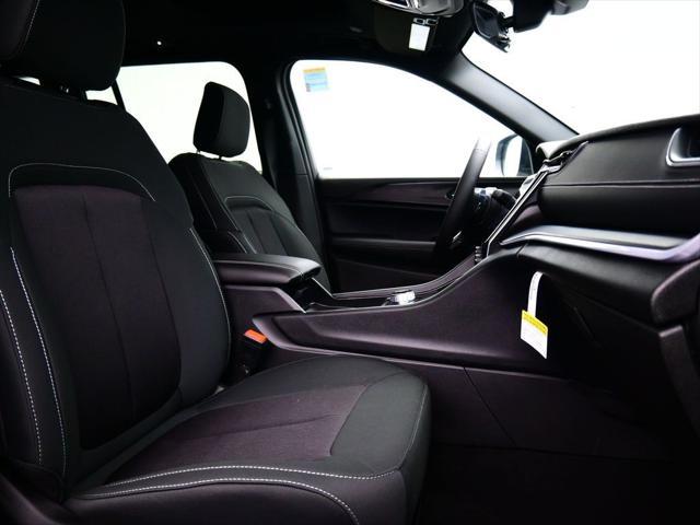 new 2025 Jeep Grand Cherokee car, priced at $37,800