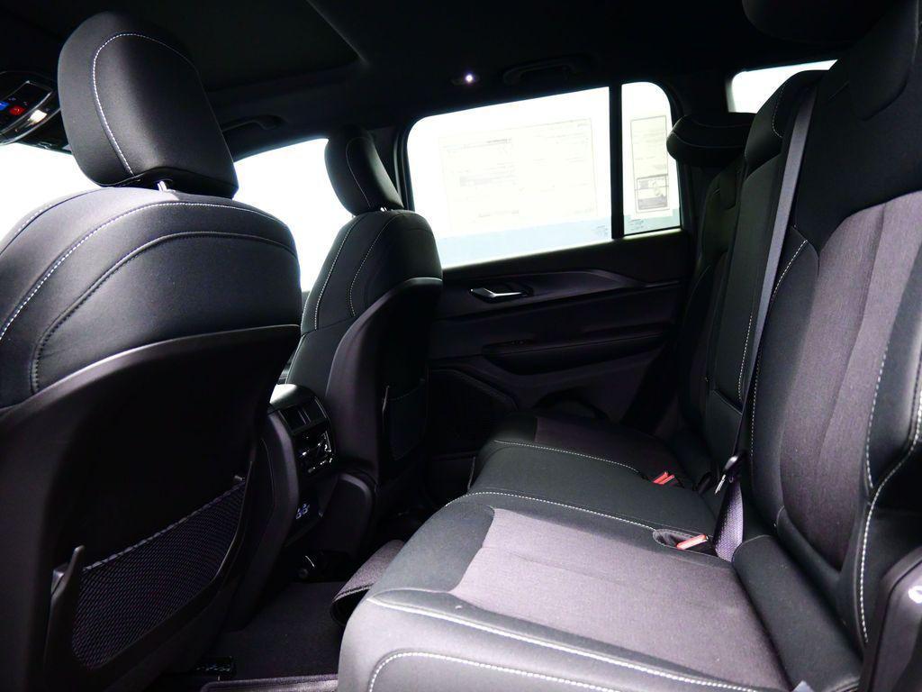 new 2025 Jeep Grand Cherokee car, priced at $35,300