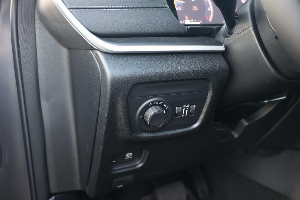 new 2025 Jeep Grand Cherokee car, priced at $31,170