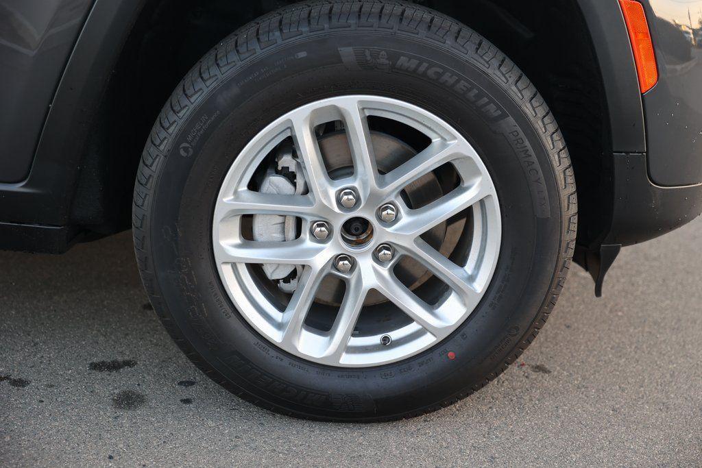 new 2025 Jeep Grand Cherokee car, priced at $31,170
