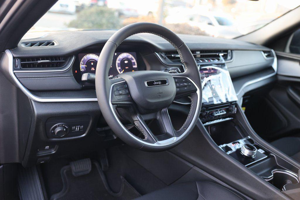 new 2025 Jeep Grand Cherokee car, priced at $31,170