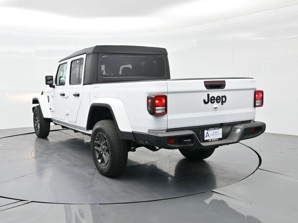 new 2025 Jeep Gladiator car, priced at $39,814