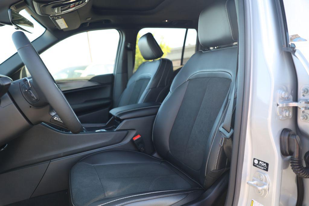 new 2025 Jeep Grand Cherokee car, priced at $35,057