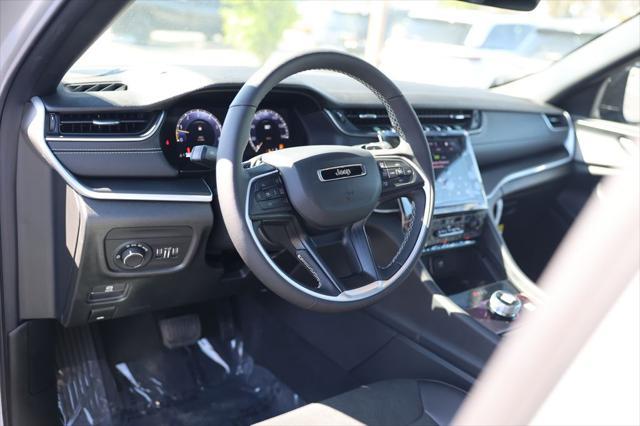 new 2025 Jeep Grand Cherokee car, priced at $41,800