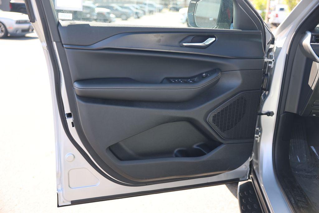 new 2025 Jeep Grand Cherokee car, priced at $35,057