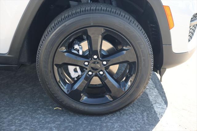 new 2025 Jeep Grand Cherokee car, priced at $41,800