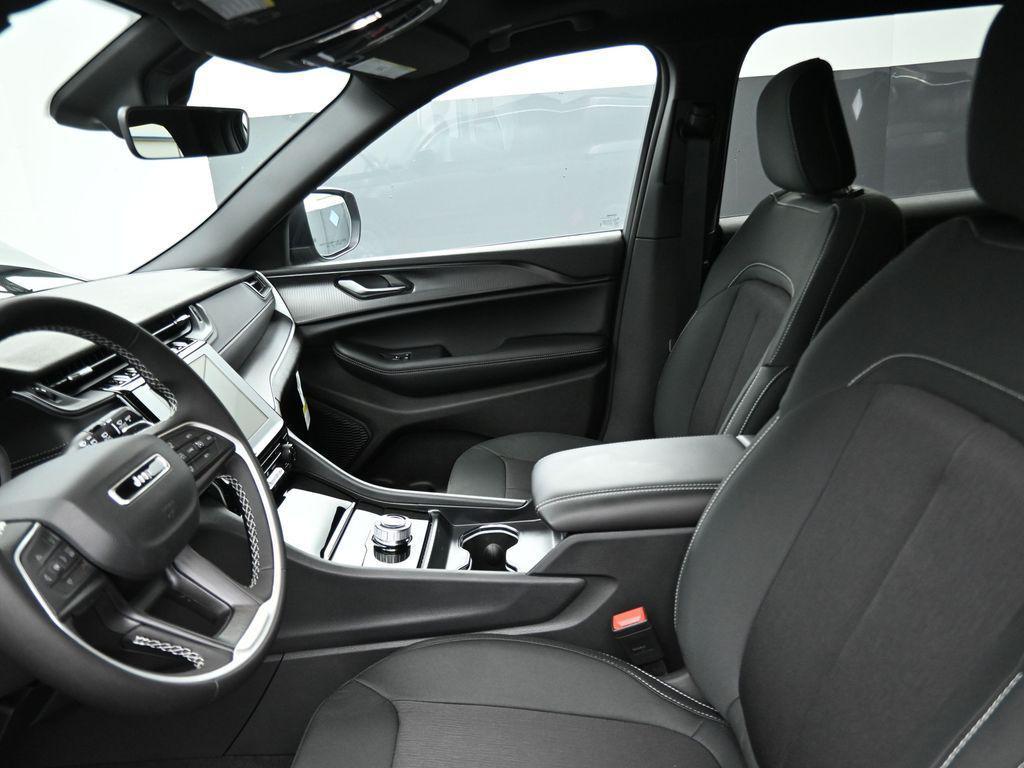 new 2025 Jeep Grand Cherokee L car, priced at $39,300