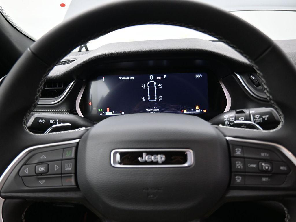 new 2025 Jeep Grand Cherokee L car, priced at $39,300