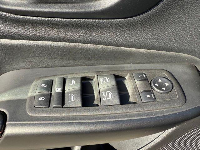 used 2022 Jeep Cherokee car, priced at $23,086