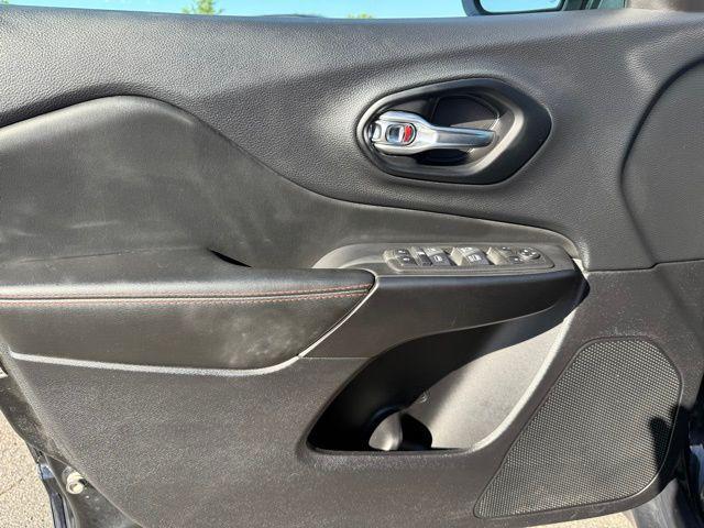 used 2022 Jeep Cherokee car, priced at $23,086