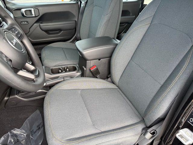 new 2025 Jeep Wrangler car, priced at $40,981