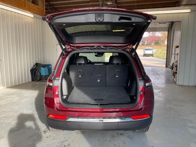 new 2025 Jeep Grand Cherokee car, priced at $50,195