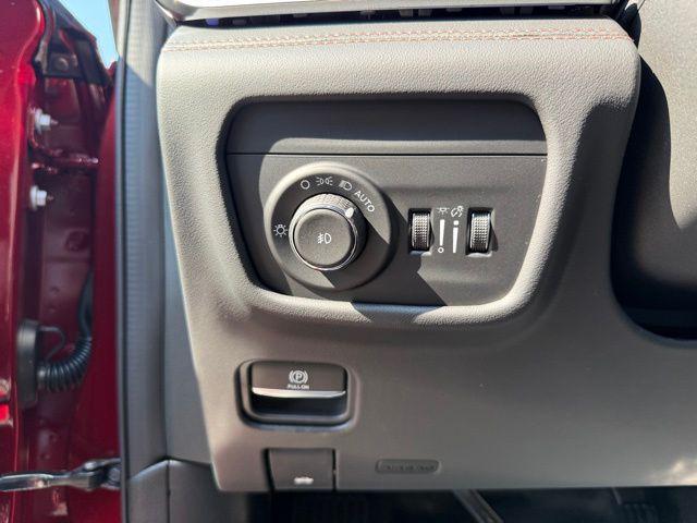 new 2025 Jeep Grand Cherokee car, priced at $69,966