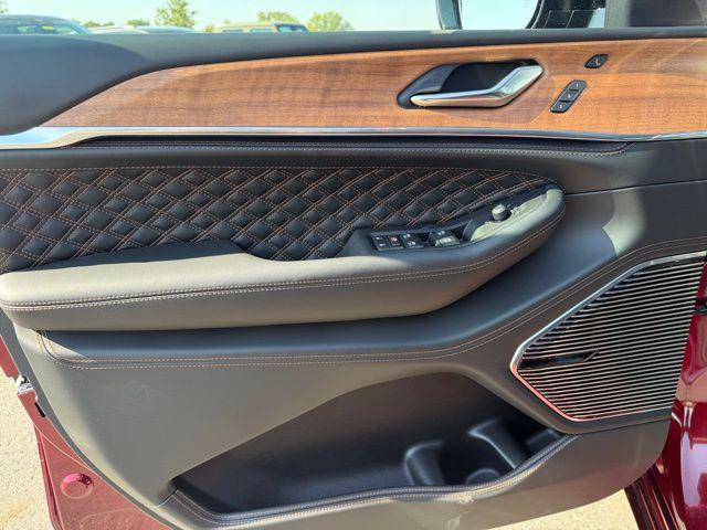 new 2025 Jeep Grand Cherokee car, priced at $69,966