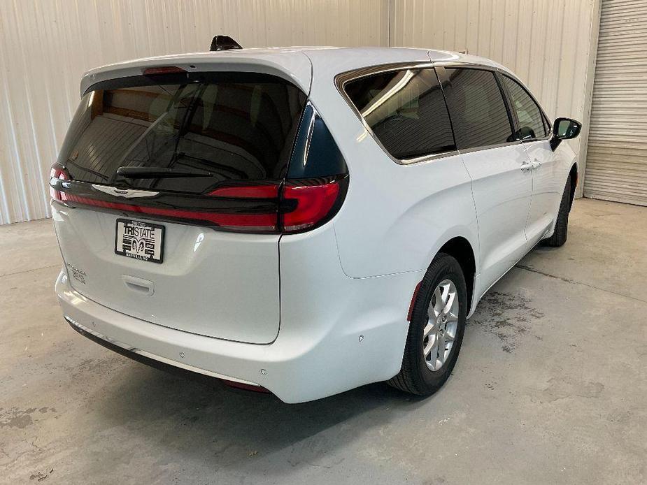 new 2024 Chrysler Pacifica car, priced at $44,368