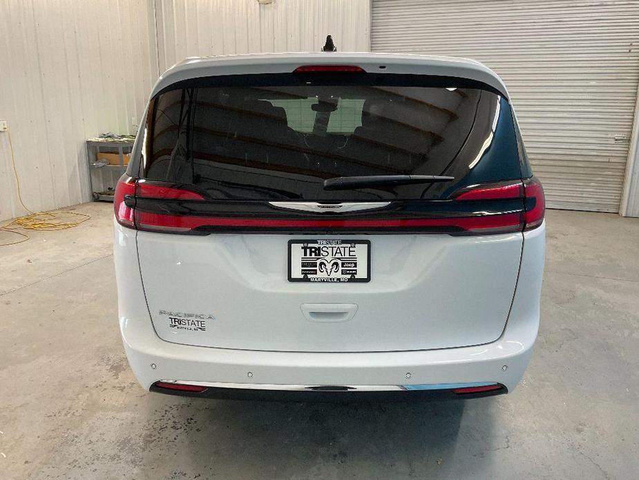 new 2024 Chrysler Pacifica car, priced at $43,618