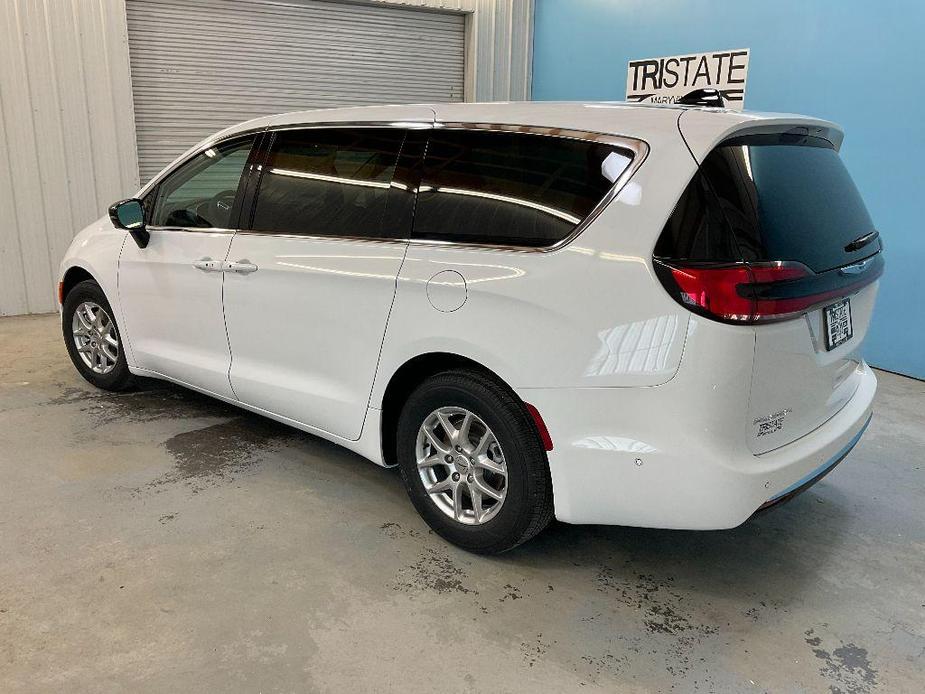 new 2024 Chrysler Pacifica car, priced at $44,368