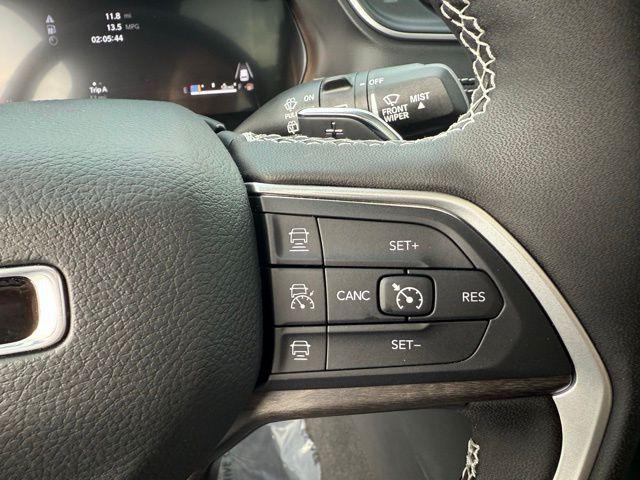 new 2025 Jeep Grand Cherokee car, priced at $52,884