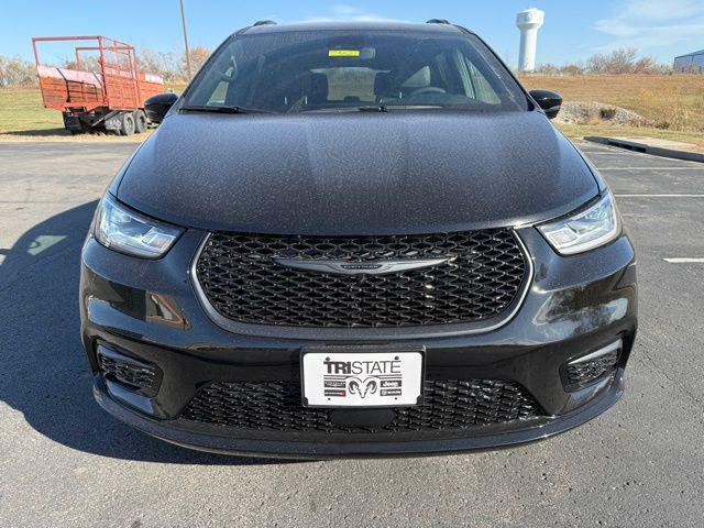 new 2026 Chrysler Pacifica car, priced at $53,109