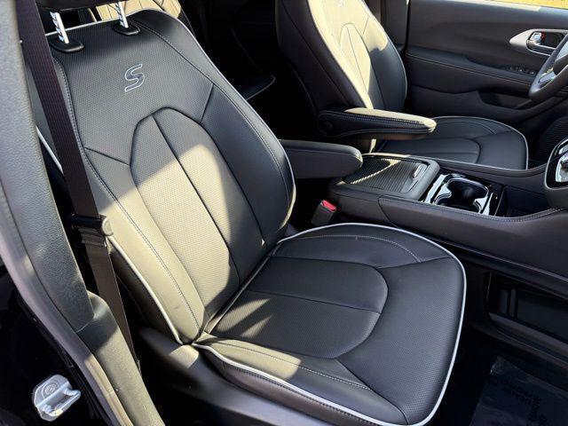 new 2026 Chrysler Pacifica car, priced at $53,109