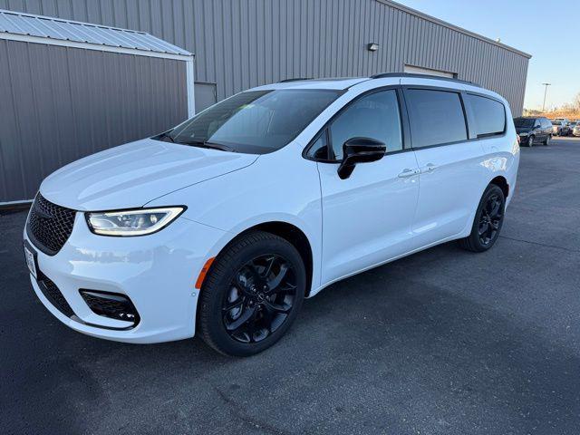new 2026 Chrysler Pacifica car, priced at $52,069