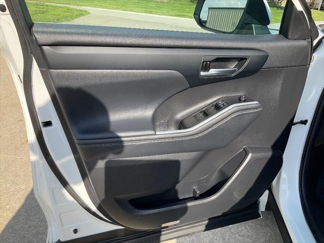 used 2021 Toyota Highlander car, priced at $37,958