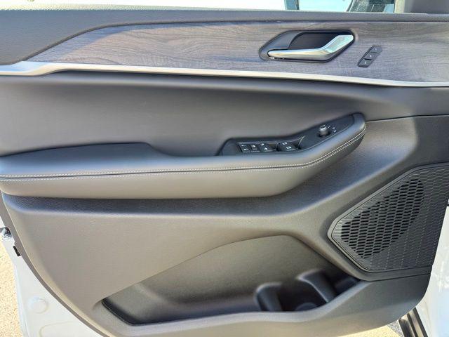 new 2025 Jeep Grand Cherokee L car, priced at $51,163