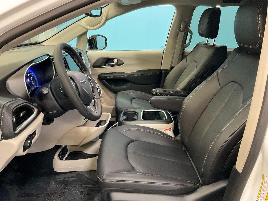 new 2024 Chrysler Pacifica car, priced at $45,497