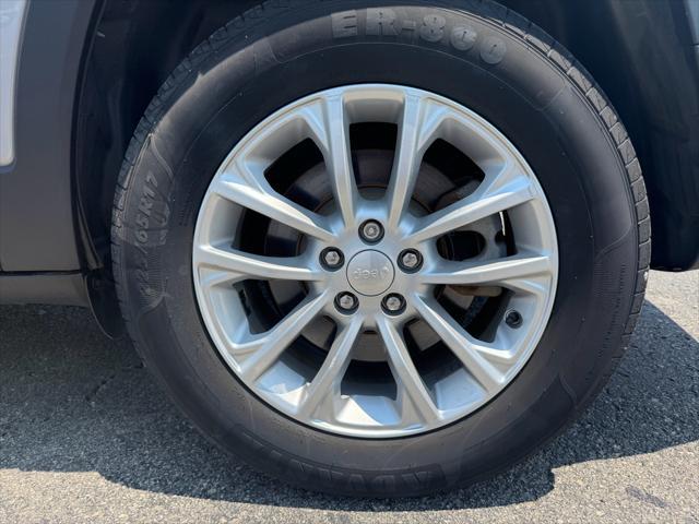 used 2019 Jeep Cherokee car, priced at $13,900