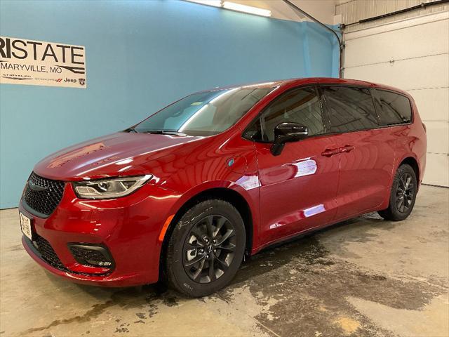 new 2024 Chrysler Pacifica Hybrid car, priced at $55,450