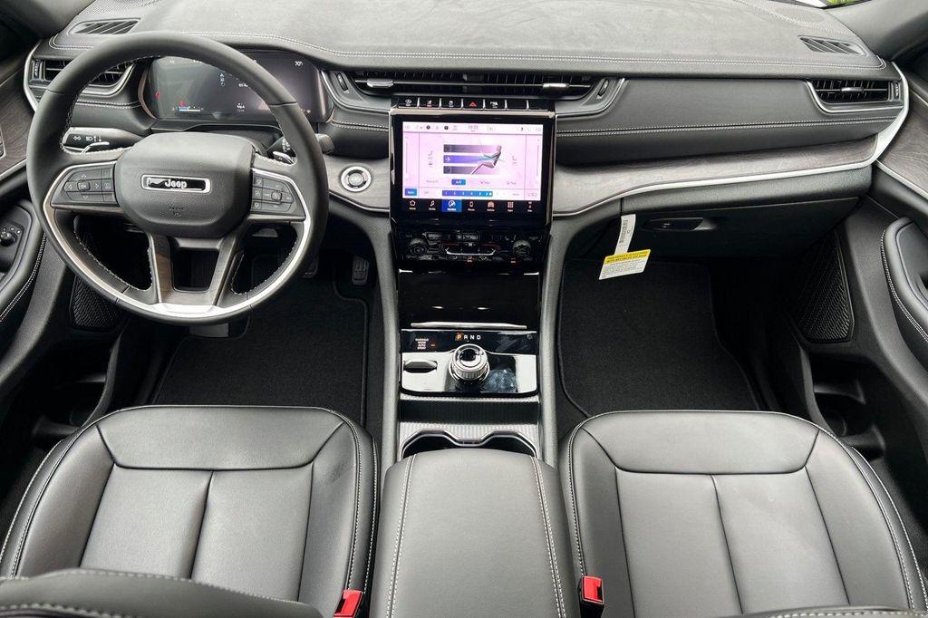new 2025 Jeep Grand Cherokee car, priced at $45,645
