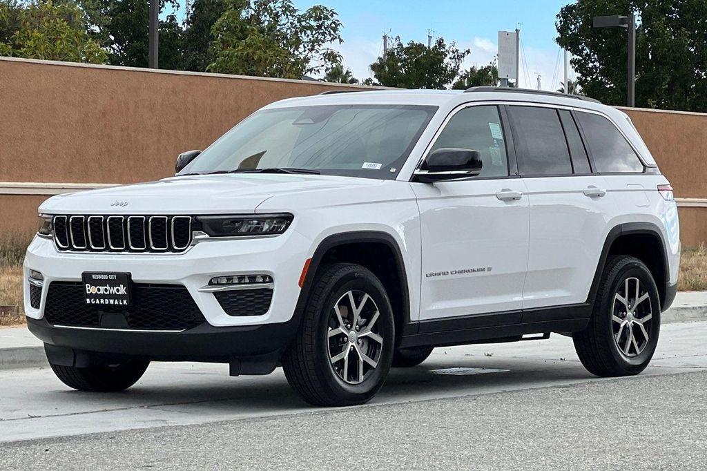 new 2025 Jeep Grand Cherokee car, priced at $45,645