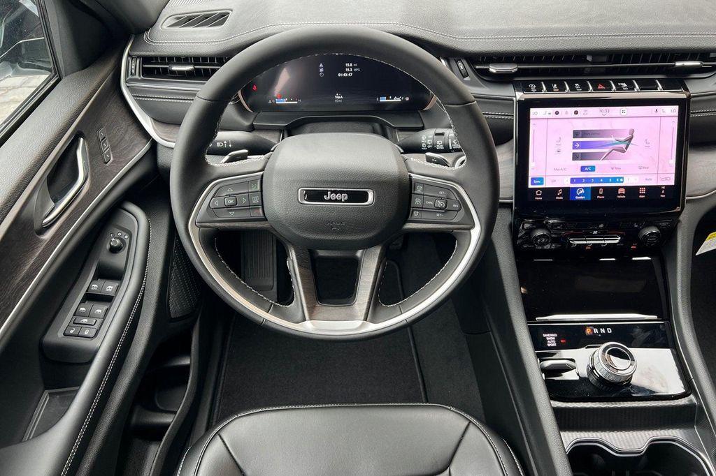 new 2025 Jeep Grand Cherokee car, priced at $45,645