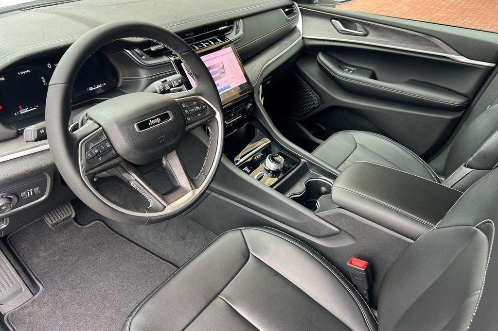 new 2025 Jeep Grand Cherokee car, priced at $45,645